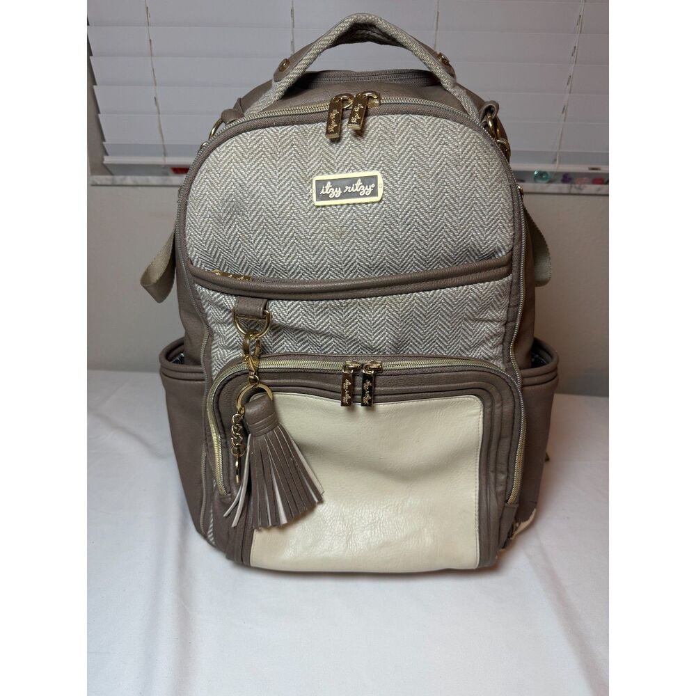 Itzy Ritzy Boss Diaper Bag Backpack Taupe Cream Herringbone Gold Tassel Large RE
